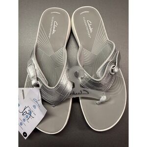 Clarks Cloudsteppers Breeze Reyna Metallic Silver Thong Sandals Womens 8 NEW